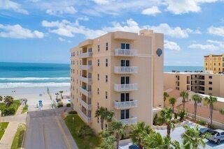 Captiva Daytona Beach Shores vacation rental complex